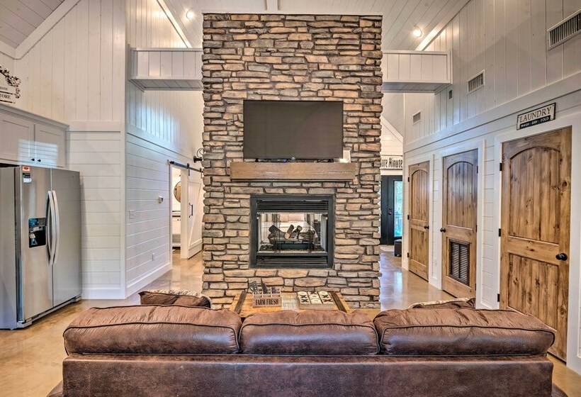 Broken Bow Cabin W/ Hot Tub, Deer Spotting & More!