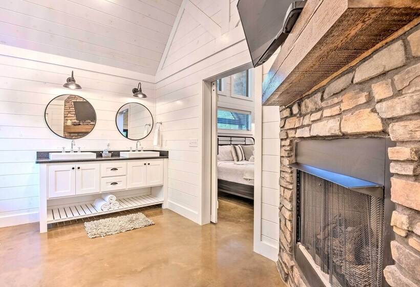 Broken Bow Cabin W/ Hot Tub, Deer Spotting & More!