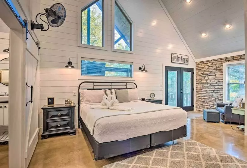 Broken Bow Cabin W/ Hot Tub, Deer Spotting & More!