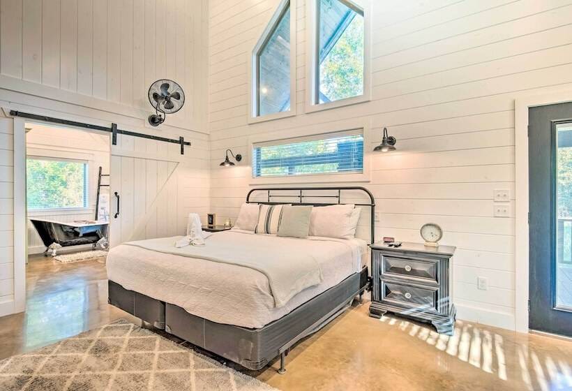 Broken Bow Cabin W/ Hot Tub, Deer Spotting & More!