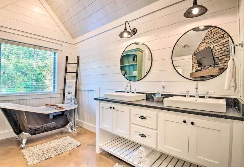 Broken Bow Cabin W/ Hot Tub, Deer Spotting & More!