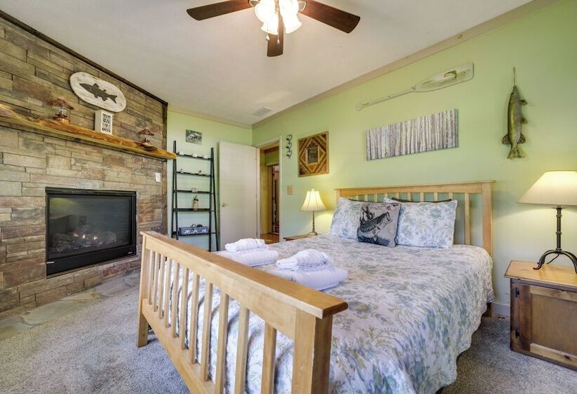 Campbell Retreat  In Maggie Valley W/ Deck!