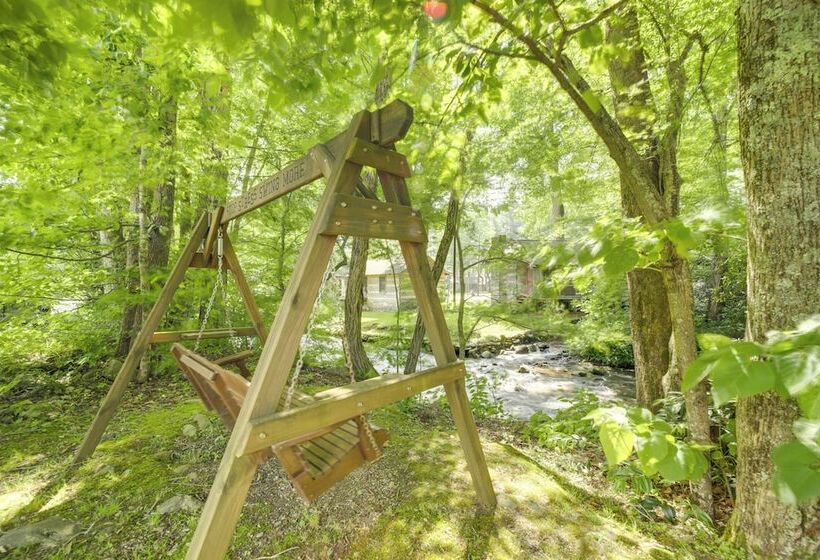 Campbell Retreat  In Maggie Valley W/ Deck!