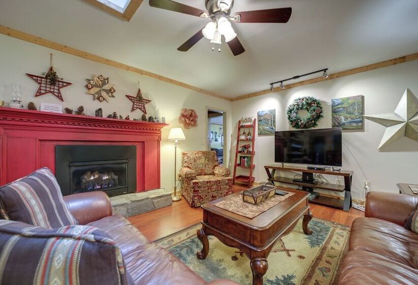 Campbell Retreat  In Maggie Valley W/ Deck!