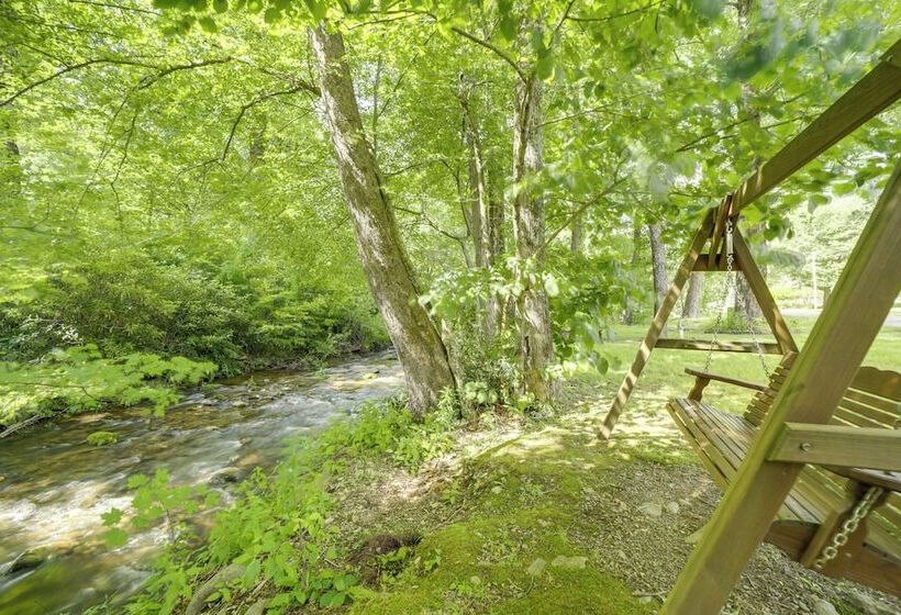 Campbell Retreat  In Maggie Valley W/ Deck!