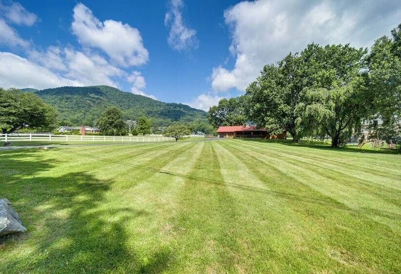 Campbell Retreat  In Maggie Valley W/ Deck!