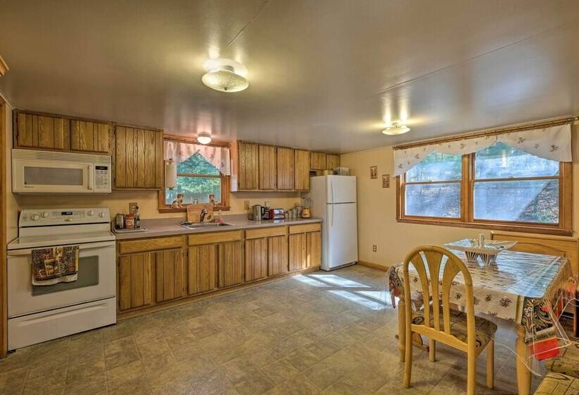 Catskill Mtn Home W/ Deck ~ 1 Miles To Zoom Flume!