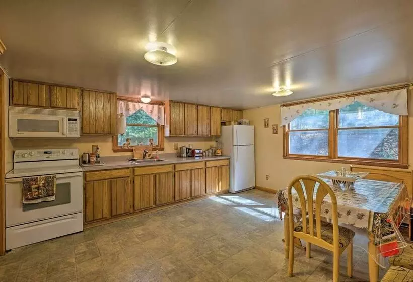 Catskill Mtn Home W/ Deck ~ 1 Miles To Zoom Flume!