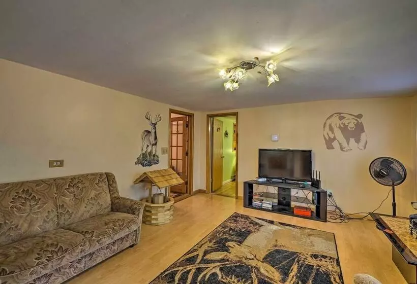 Catskill Mtn Home W/ Deck ~ 1 Miles To Zoom Flume!