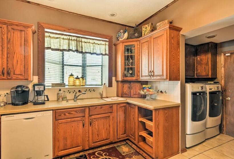 Charming Craftsman Home In Downtown Bartlesville!