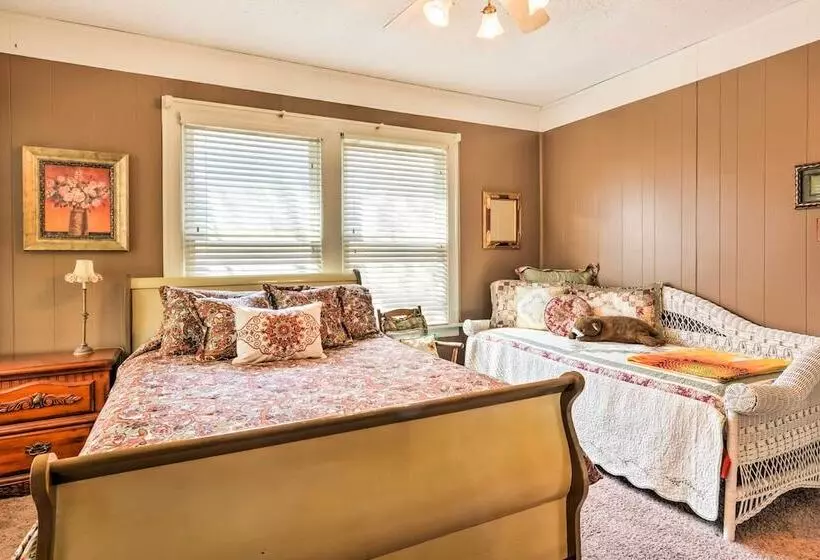 Charming Craftsman Home In Downtown Bartlesville!