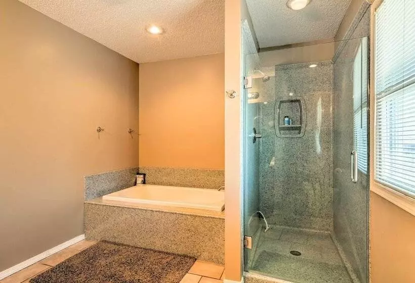 Charming Craftsman Home In Downtown Bartlesville!