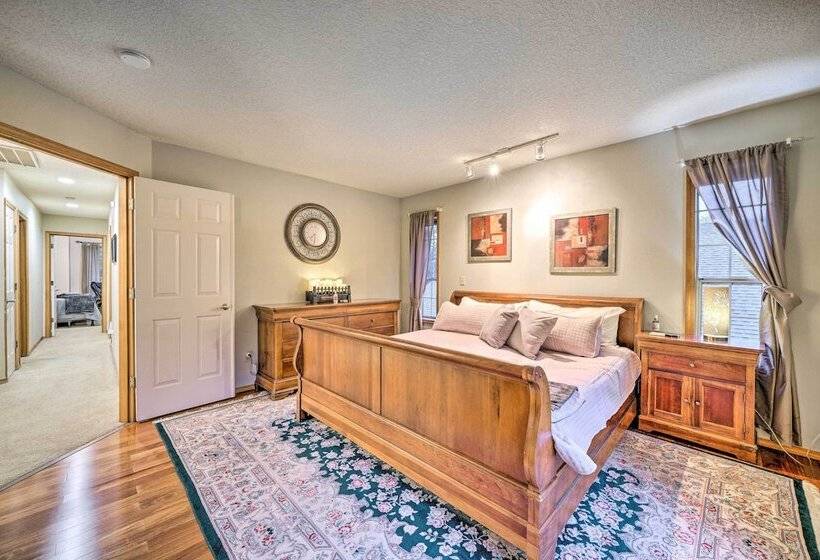 Charming Vancouver Home   Patio & Fire Pit!