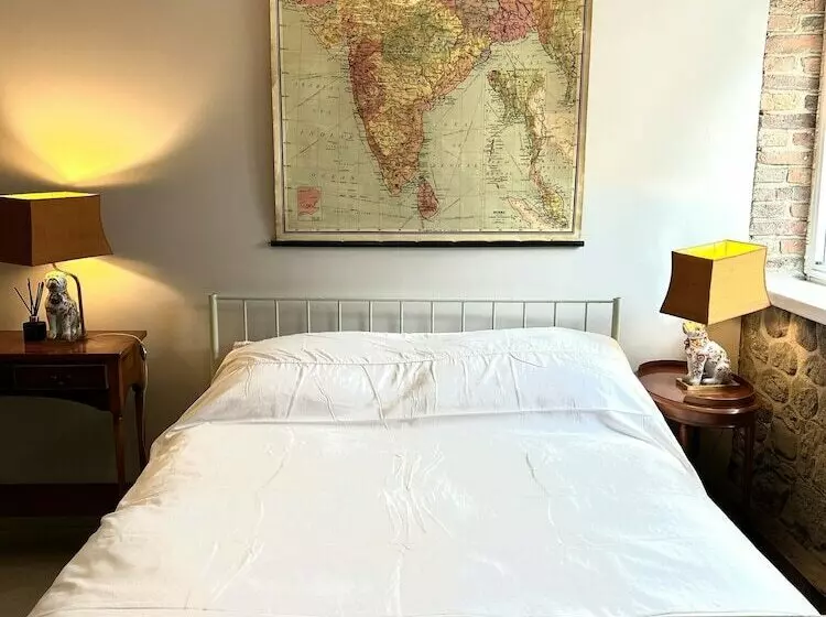 Historic Cottage Retreat In Petworth