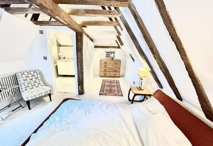 Historic Cottage Retreat In Petworth