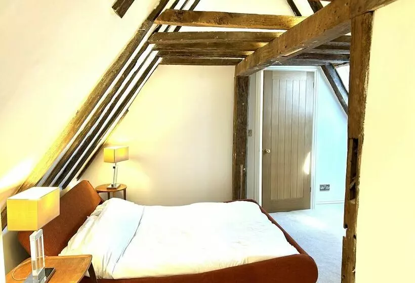 Historic Cottage Retreat In Petworth