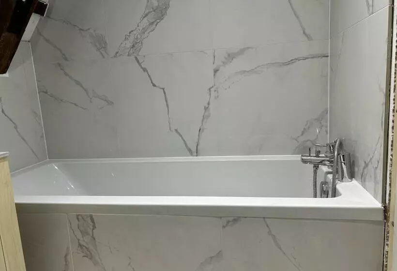 Historic Cottage Retreat In Petworth