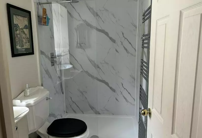 Historic Cottage Retreat In Petworth