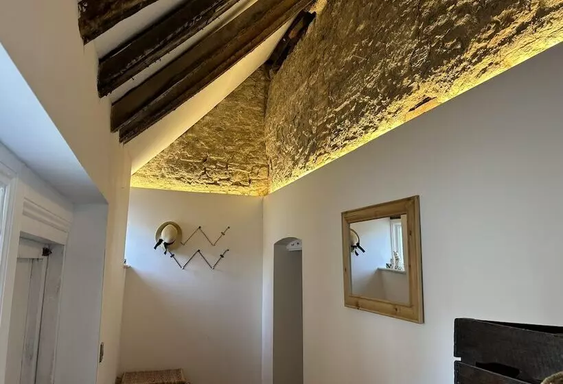 Historic Cottage Retreat In Petworth