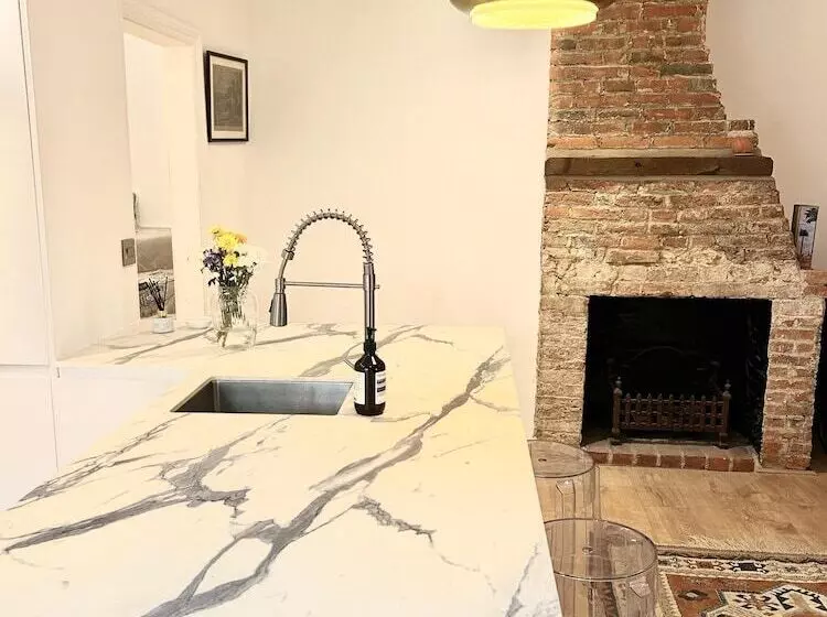 Historic Cottage Retreat In Petworth