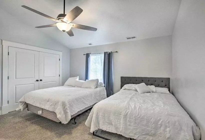 Cozy + Chic Abode ~ 11 Mi To Bloomington Lake