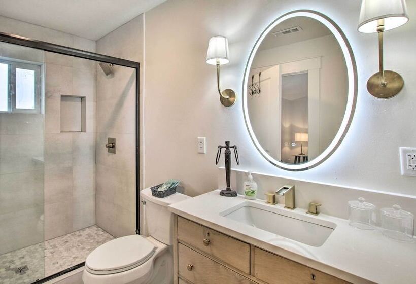 Cozy + Chic Abode ~ 11 Mi To Bloomington Lake