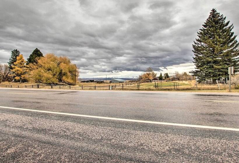 Cozy + Chic Abode ~ 11 Mi To Bloomington Lake