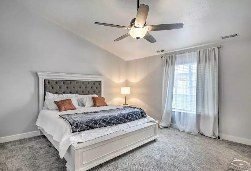 Cozy + Chic Abode ~ 11 Mi To Bloomington Lake