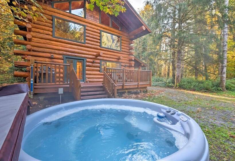 Riverfront Gold Bar Log Cabin Near Stevens Pass!
