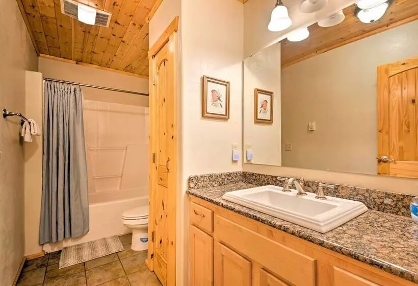 Riverfront Gold Bar Log Cabin Near Stevens Pass!