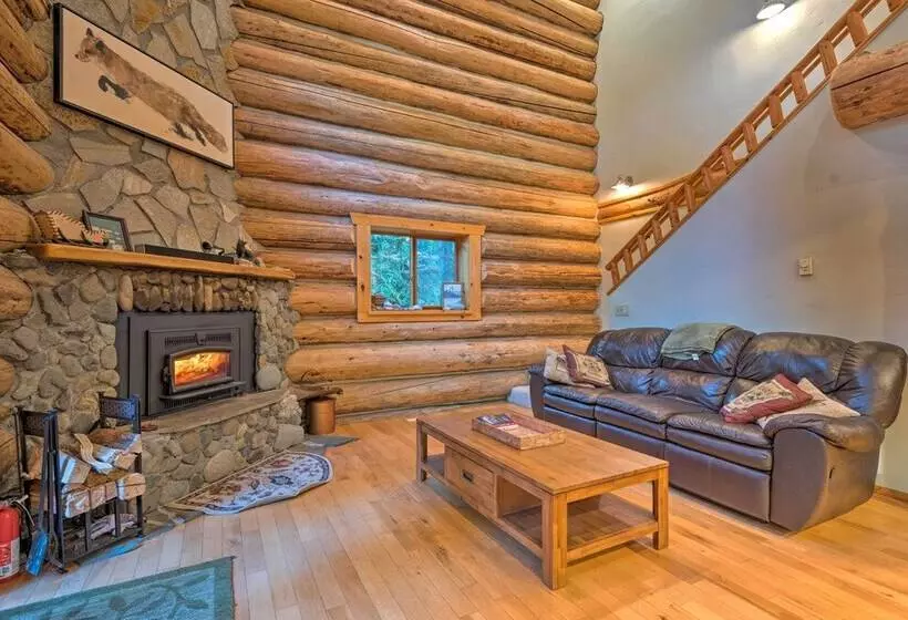 Riverfront Gold Bar Log Cabin Near Stevens Pass!
