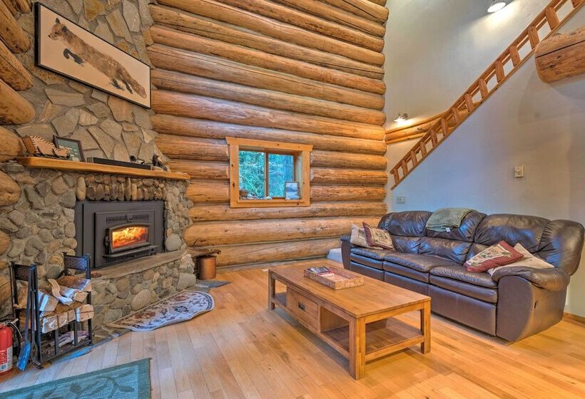 Riverfront Gold Bar Log Cabin Near Stevens Pass!