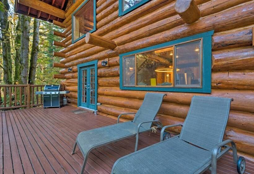 Riverfront Gold Bar Log Cabin Near Stevens Pass!