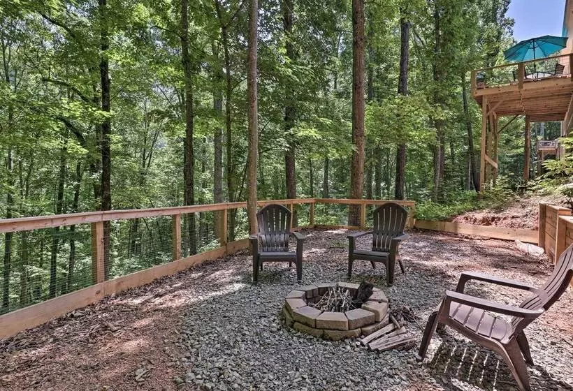 Smoky Mountains Leicester Home W/ Deck!