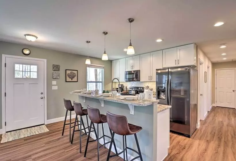 Smoky Mountains Leicester Home W/ Deck!