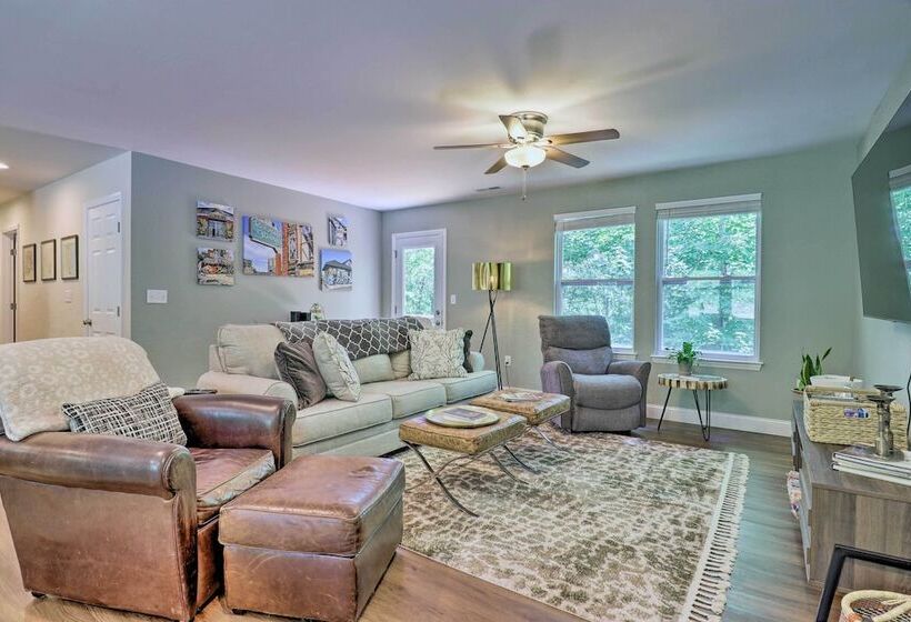 Smoky Mountains Leicester Home W/ Deck!