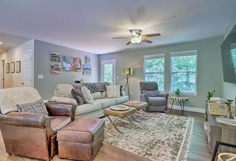 Smoky Mountains Leicester Home W/ Deck!