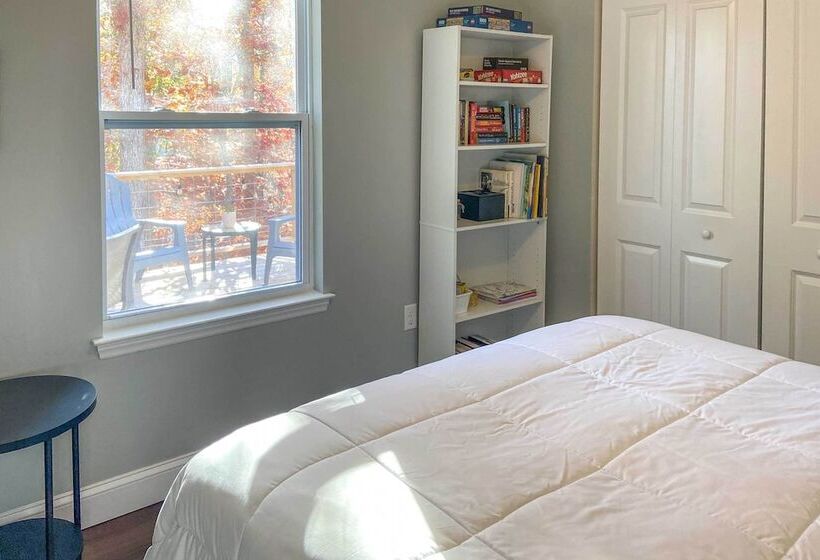 Smoky Mountains Leicester Home W/ Deck!