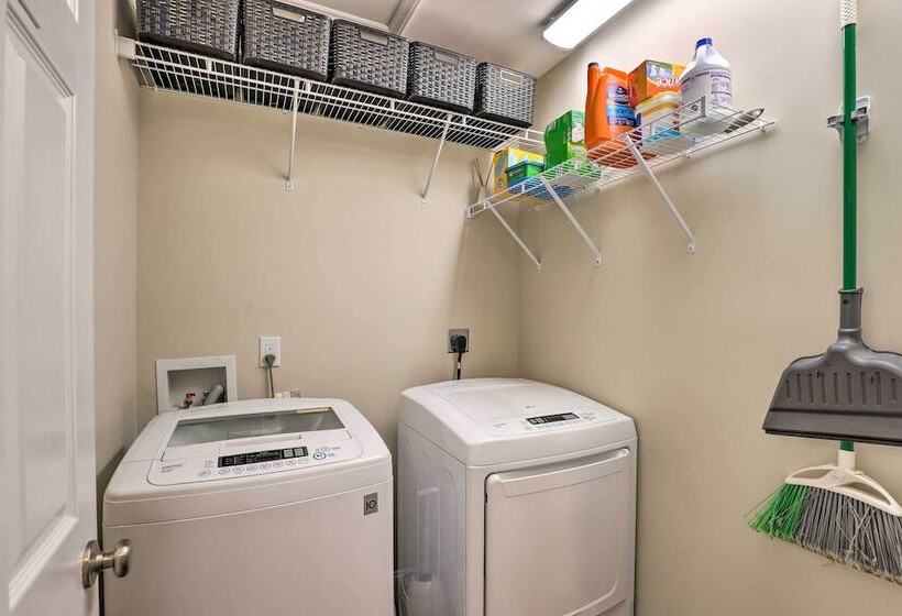 Smoky Mountains Leicester Home W/ Deck!