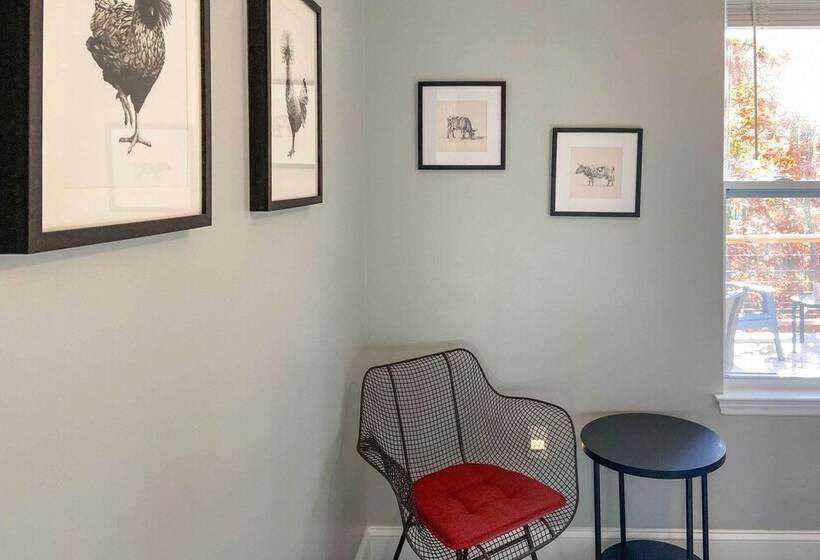 Smoky Mountains Leicester Home W/ Deck!