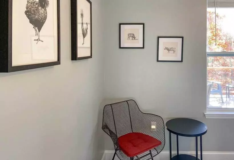 Smoky Mountains Leicester Home W/ Deck!