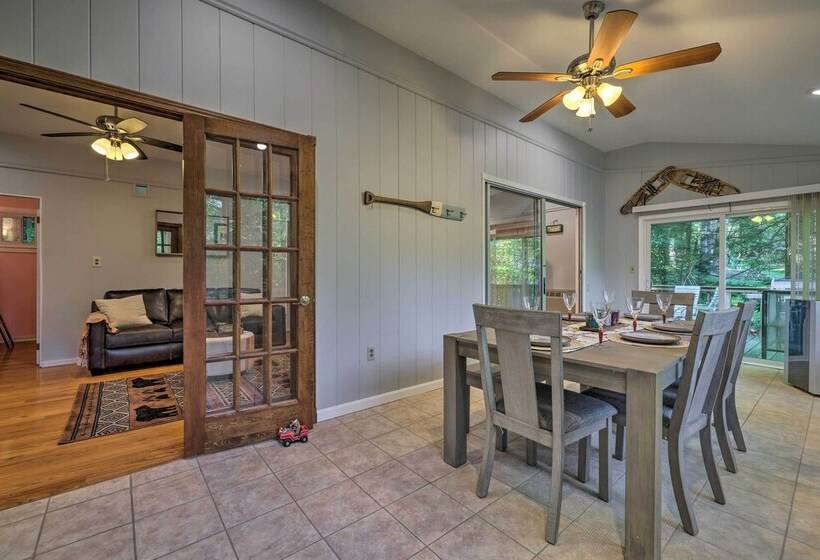 Walk To Lake Wallenpaupack: Greentown Getaway