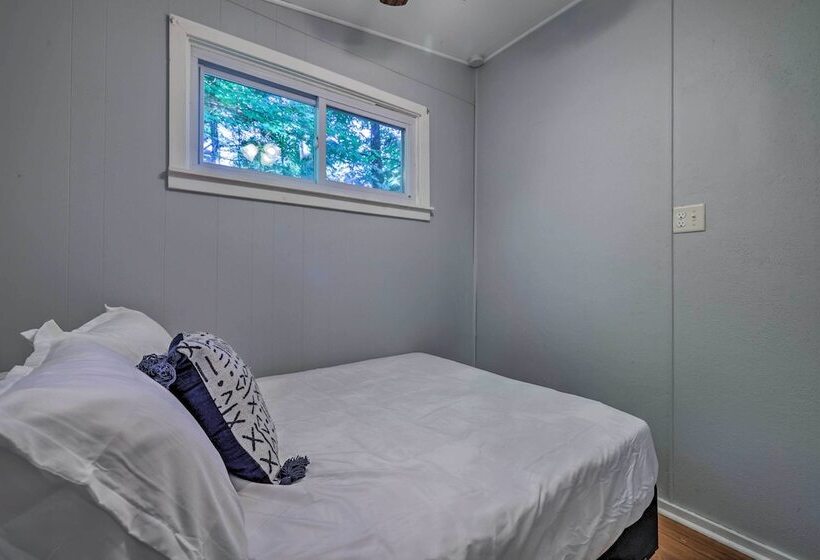 Walk To Lake Wallenpaupack: Greentown Getaway