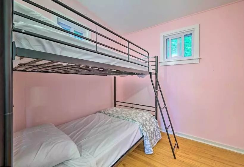 Walk To Lake Wallenpaupack: Greentown Getaway