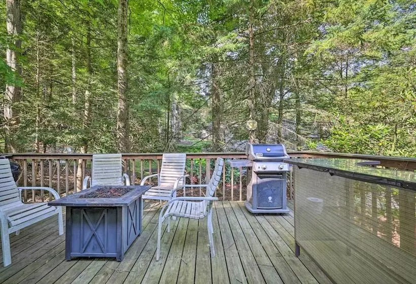 Walk To Lake Wallenpaupack: Greentown Getaway