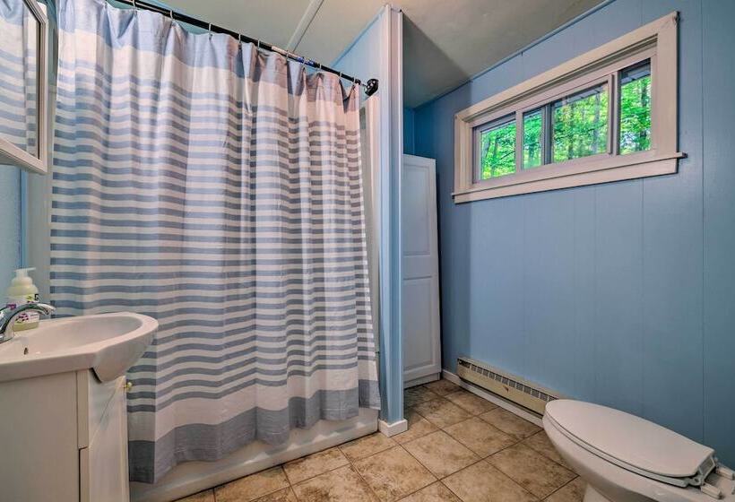 Walk To Lake Wallenpaupack: Greentown Getaway