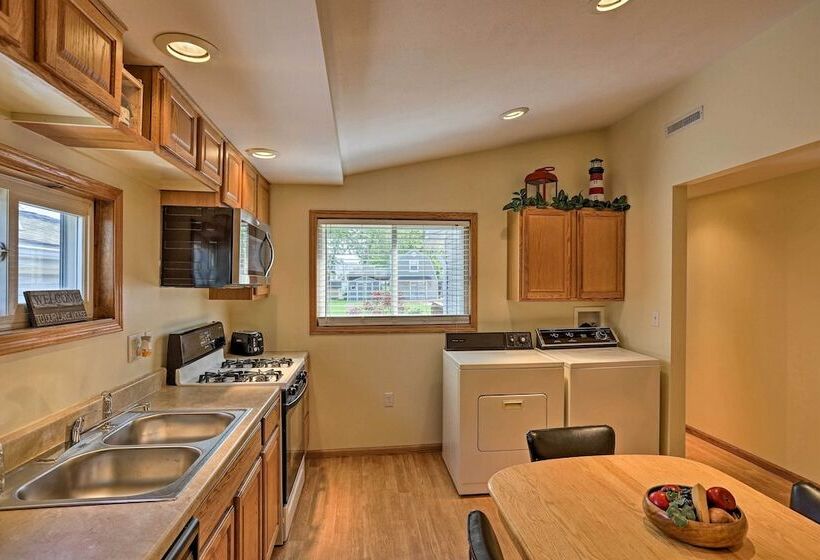 Home W/ Lake View Deck By Camp Perry & Magee Marsh