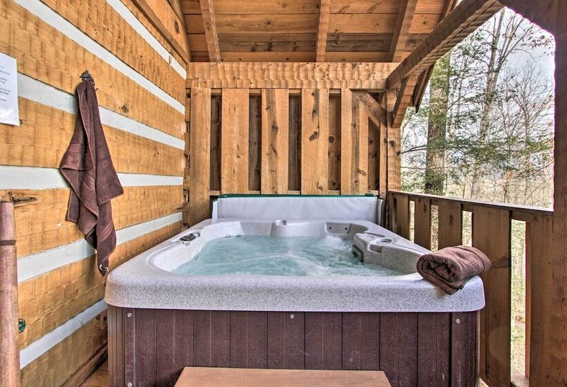 Honey Bear Pause: Rural Escape W/ Porch & Hot Tub!