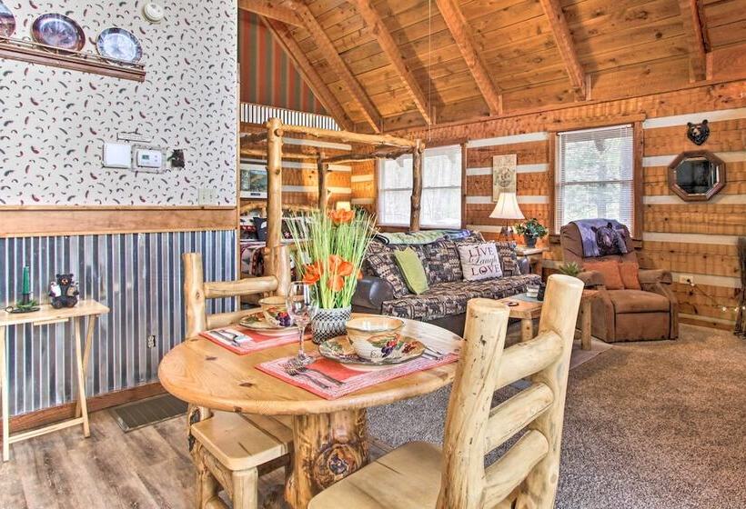 Honey Bear Pause: Rural Escape W/ Porch & Hot Tub!