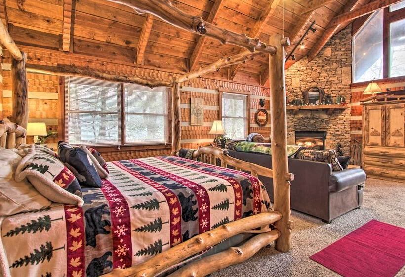 Honey Bear Pause: Rural Escape W/ Porch & Hot Tub!